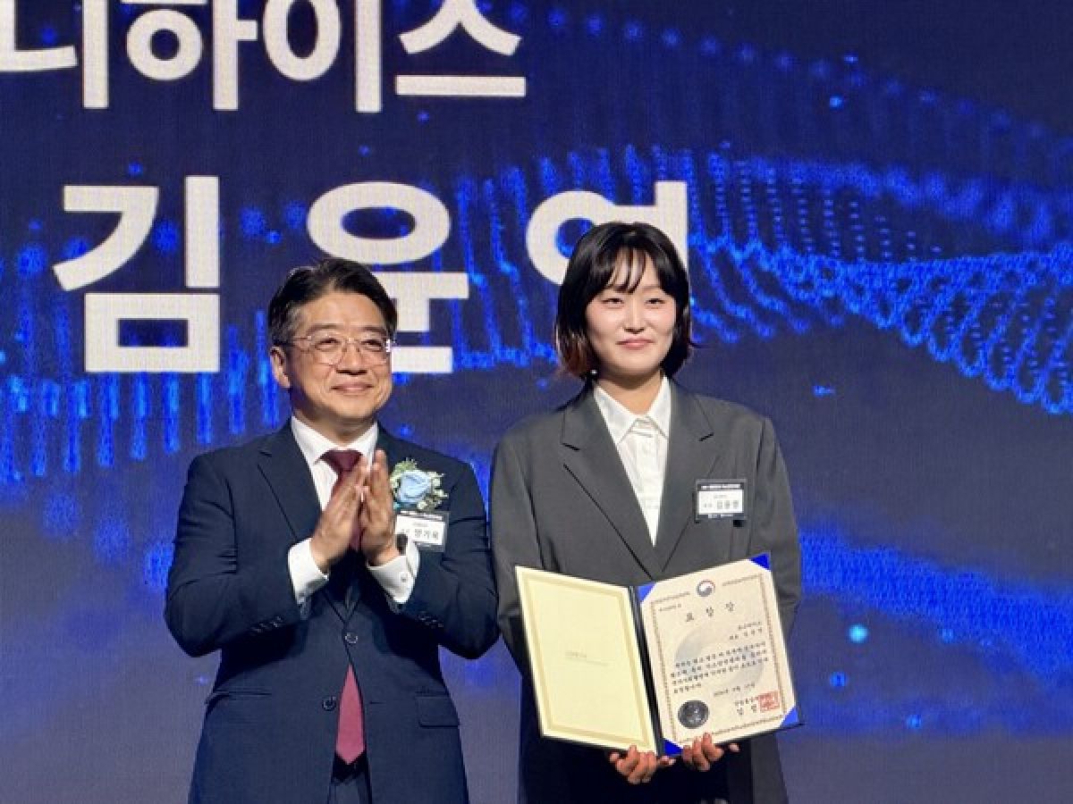 CLB Hydrogen Việt Nam ASEAN (VAHC) ch&uacute;c mừng đối t&aacute;c UNIHYS Co Ltd nhận Bằng khen của Bộ trưởng Bộ C&ocirc;ng Thương H&agrave;n Quốc